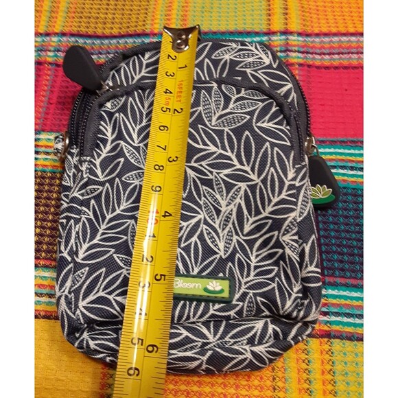 Lily Bloom Small Blue Wristlet Wallet RN#108833 100% Recycled Polyester - Picture 6 of 7